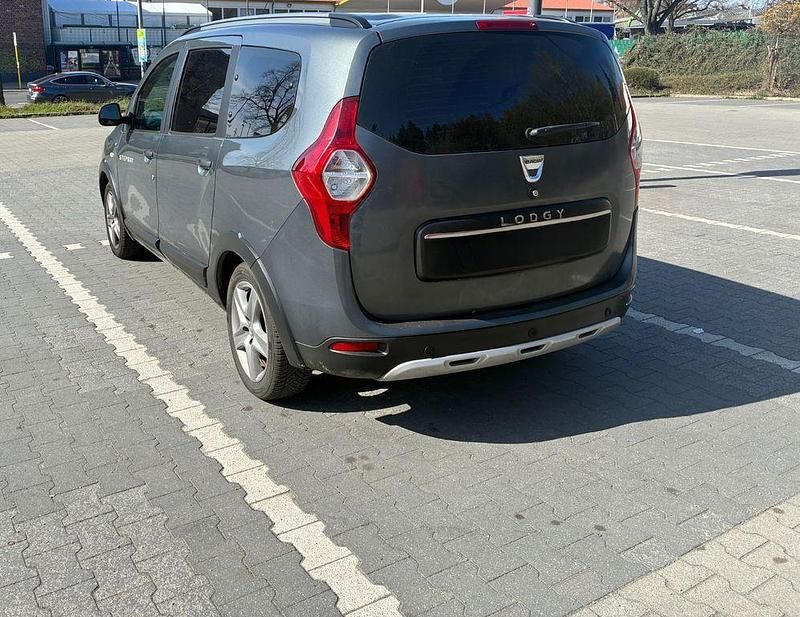 Gebraucht Dacia Lodgy Stepway 116 PS (85 kW) 2017 Grau Van / Kleinbus