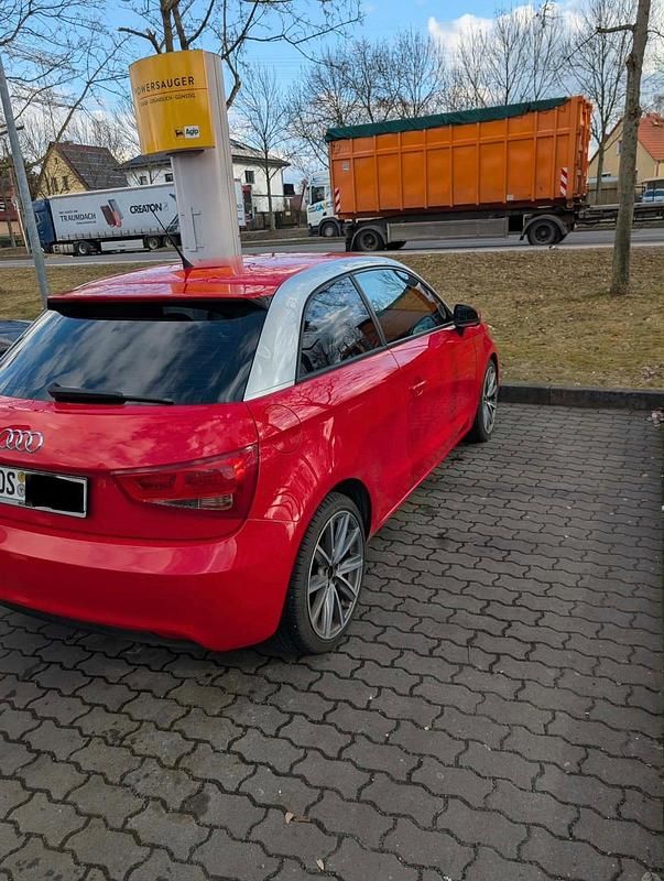 Gebraucht Audi A1 105 PS (77 kW) 2010 Rot Kleinwagen