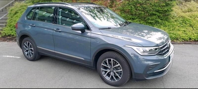 Grau Gebraucht 2023 VW Tiguan Active SUV | 29.499 € (Superpreis) - Bild 1/4