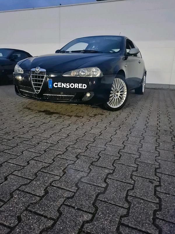Grau Gebraucht 2009 Alfa Romeo 147 Kleinwagen | 1.800 € (Fairer Preis) - Bild 1/4