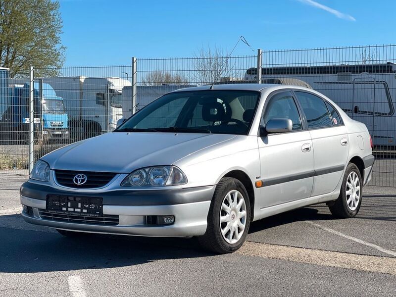 Silber Gebraucht 2001 Toyota Avensis Sol Limousine | 2.650 € (Fairer Preis) - Bild 1/4