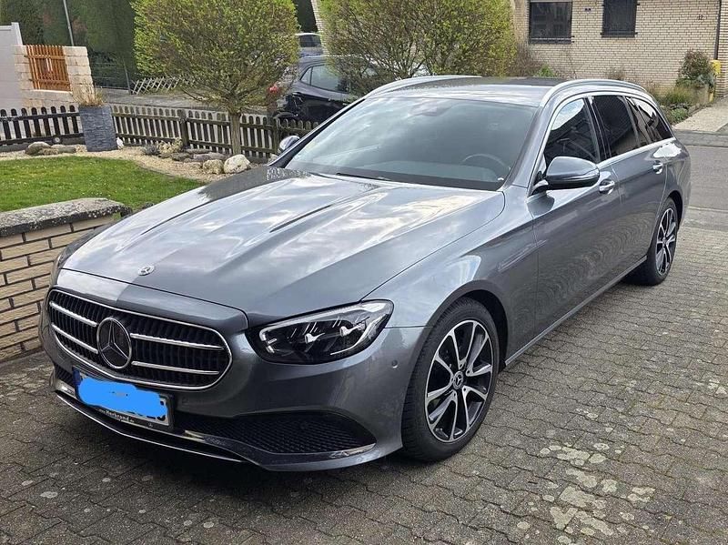 Gebraucht Mercedes E220 194 PS (142 kW) 2020 Grau Kombi
