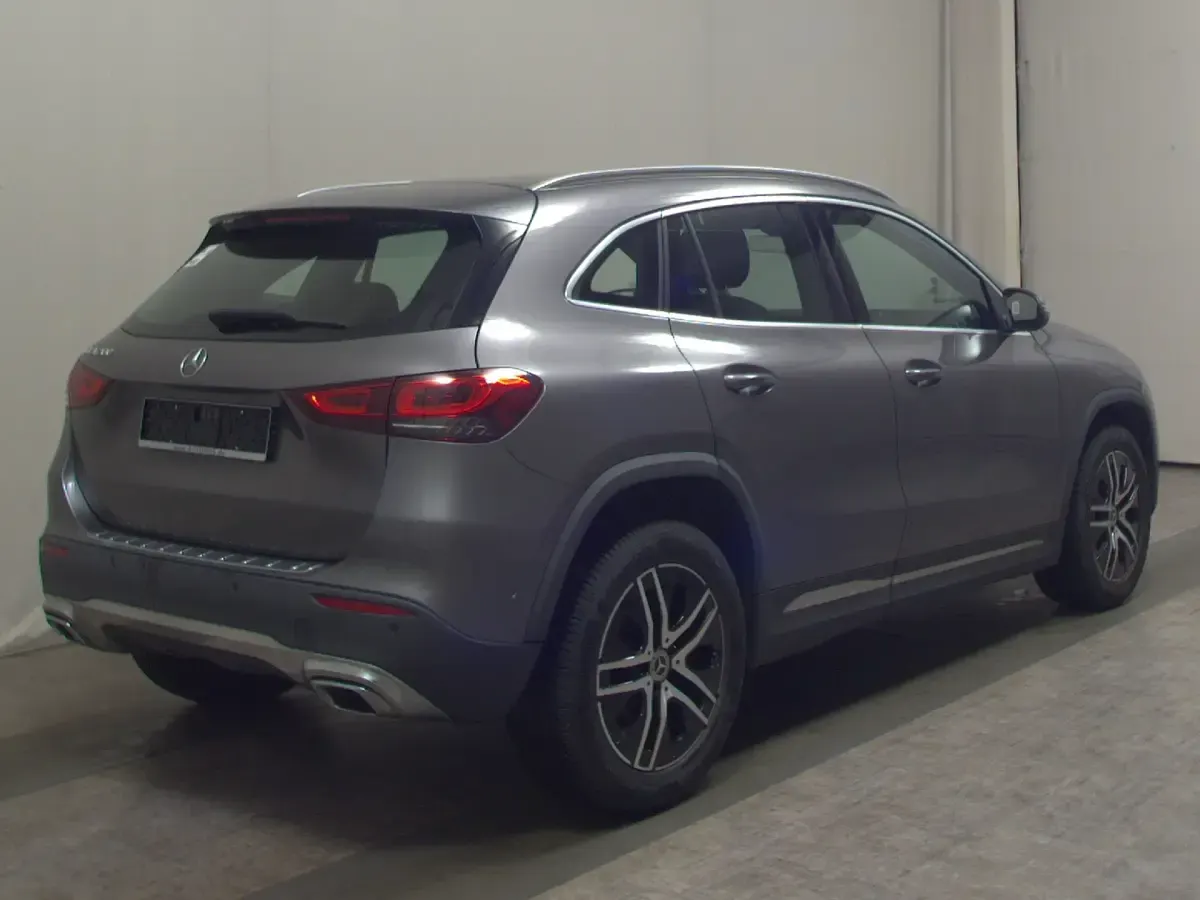 Gebraucht Mercedes GLA200 Progressive 163 PS (119 kW) 2022 Grau SUV
