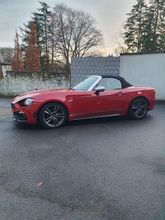 Gebraucht Fiat 124 Spider 140 PS (102 kW) 2019 Rot Cabrio