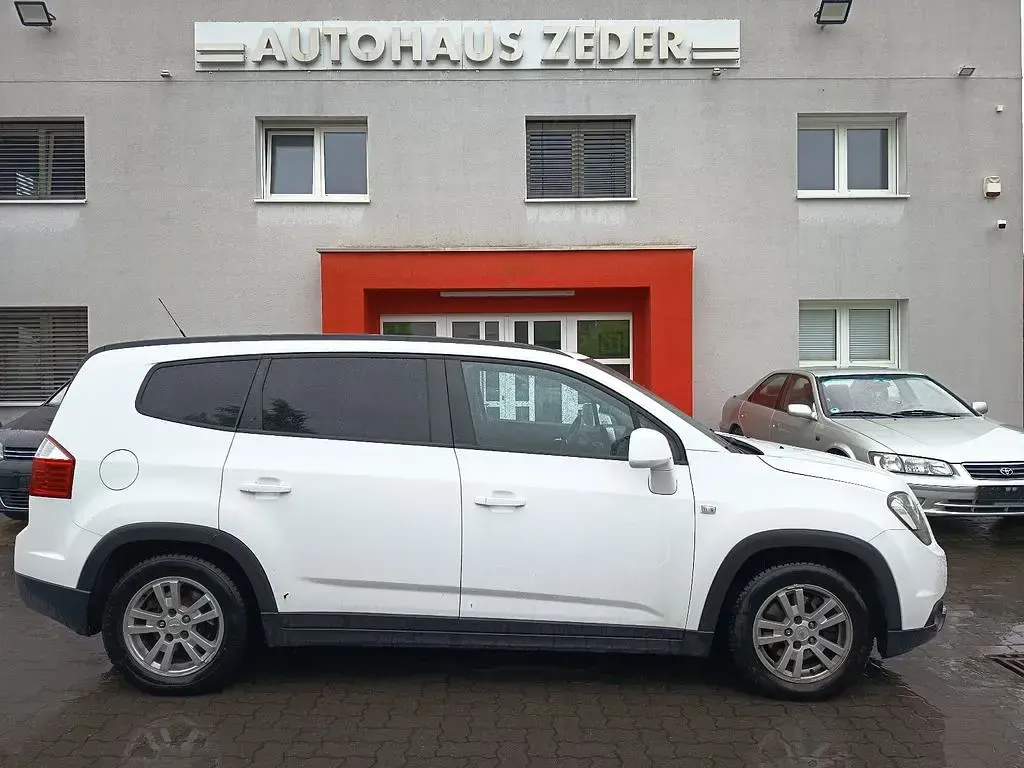 Usata Chevrolet Orlando LT 141 CV (103 kW) 2011 Bianco Monovolume