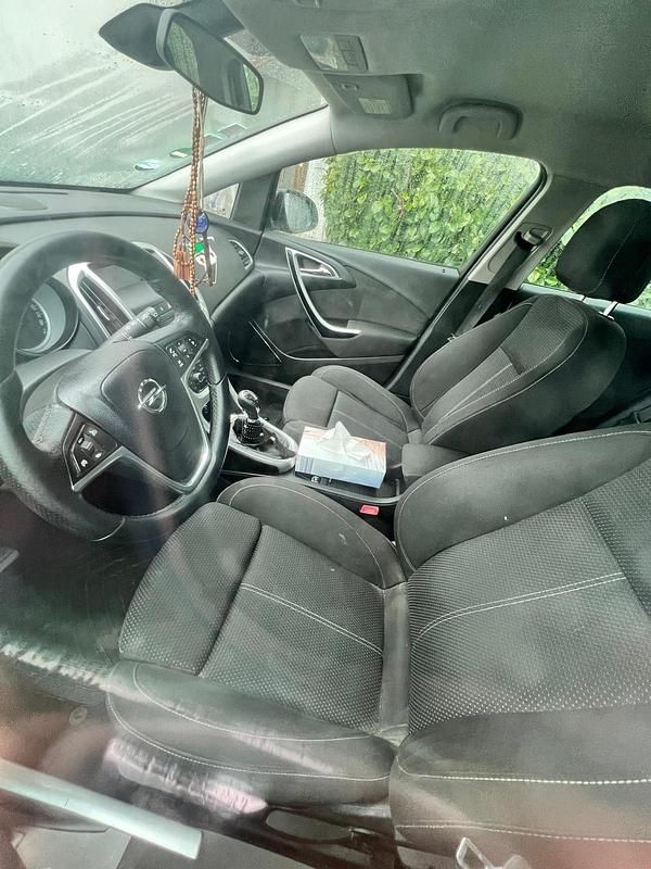 Gebraucht Opel Astra 117 PS (86 kW) 2013 Schwarz Limousine