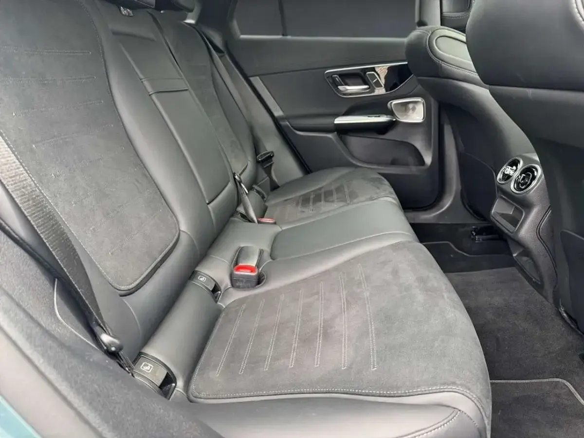 Gebraucht Mercedes GLC300e AMG 204 PS (150 kW) 2025 Silber SUV