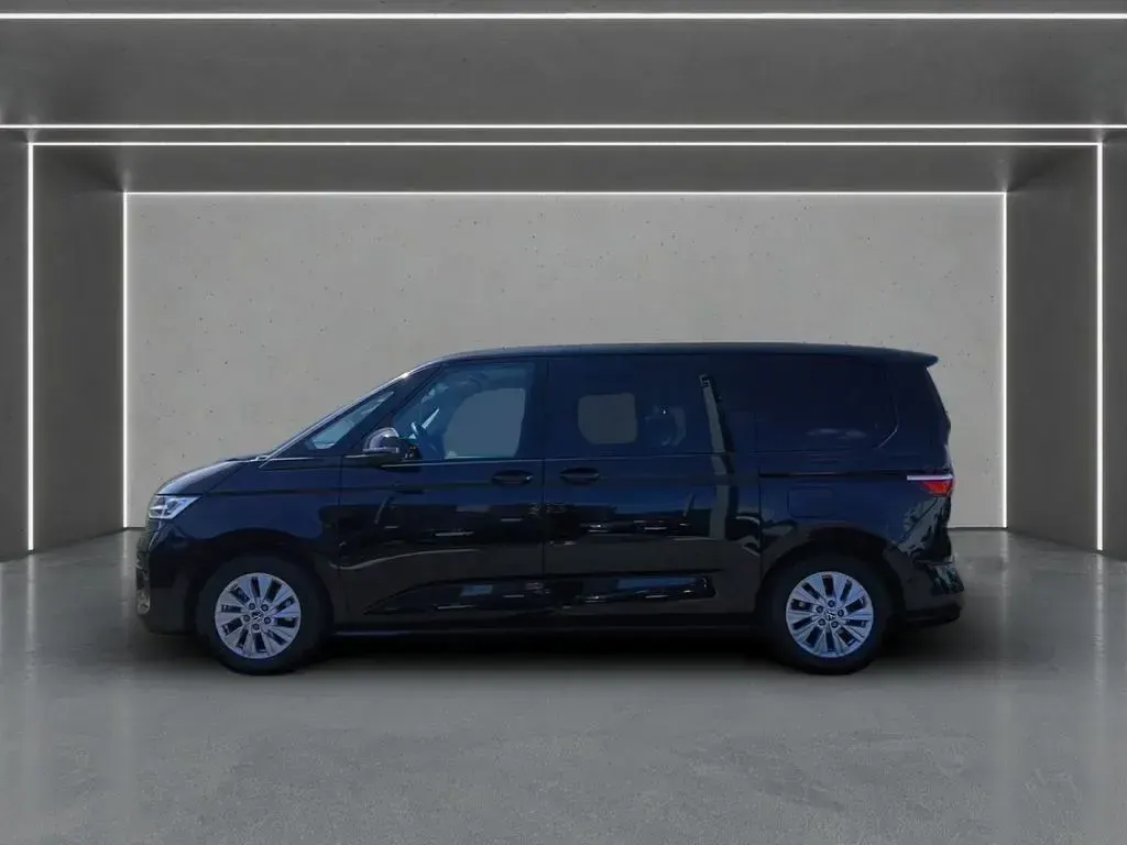 Gebraucht VW Multivan Life 150 PS (110 kW) 2025 Deep black perleffekt Van / Kleinbus