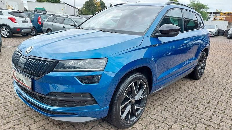 Blau Gebraucht 2020 Skoda Karoq SportLine SUV | 28.490 € (Fairer Preis) - Bild 1/4