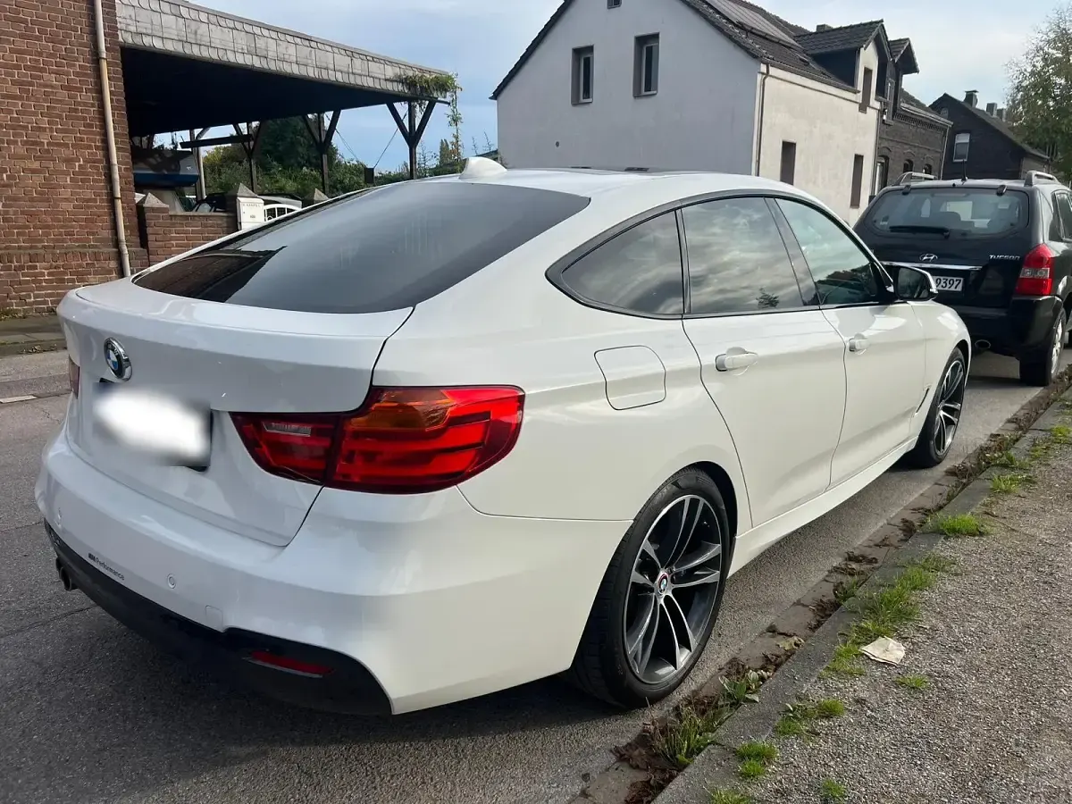 Gebraucht BMW 330 M Performance 286 PS (210 kW) 2015 Weiß Limousine