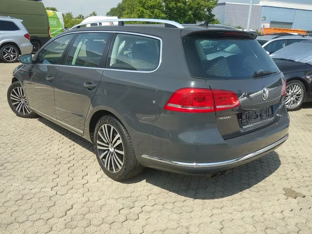 Gebraucht VW Passat Edition 140 PS (102 kW) 2015 Grau Kombi