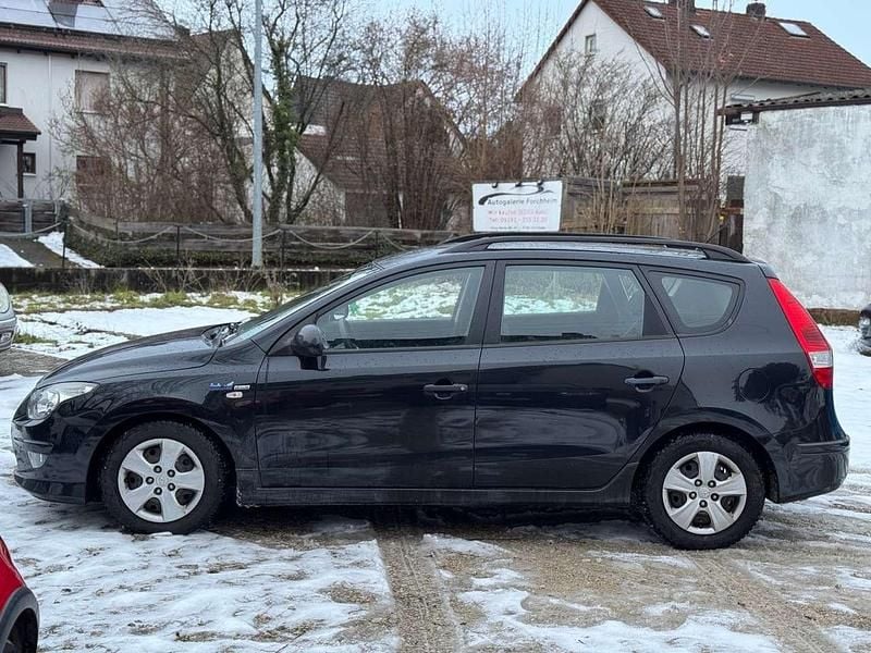 Gebraucht Hyundai i30 116 PS (85 kW) 2010 Stone black Kombi