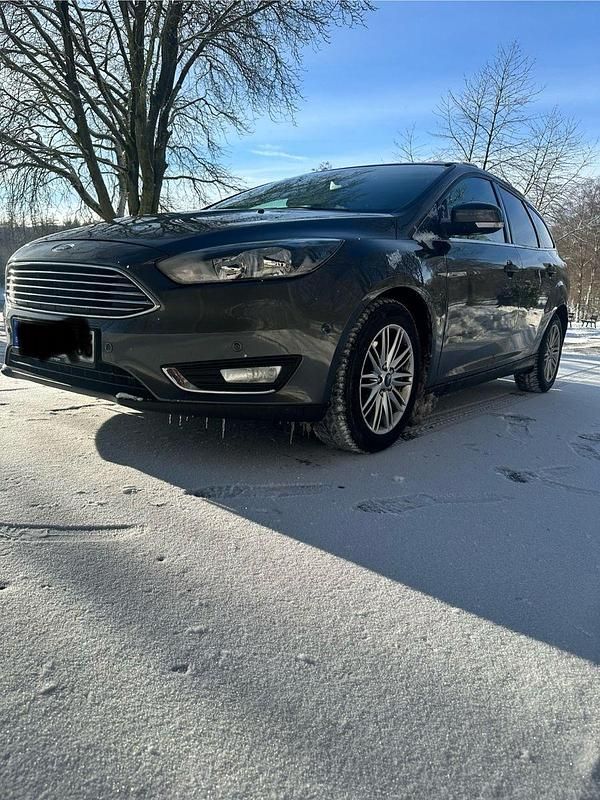 Grau Gebraucht 2016 Ford Focus Titanium Kombi | 8.900 € (Fairer Preis) - Bild 1/4