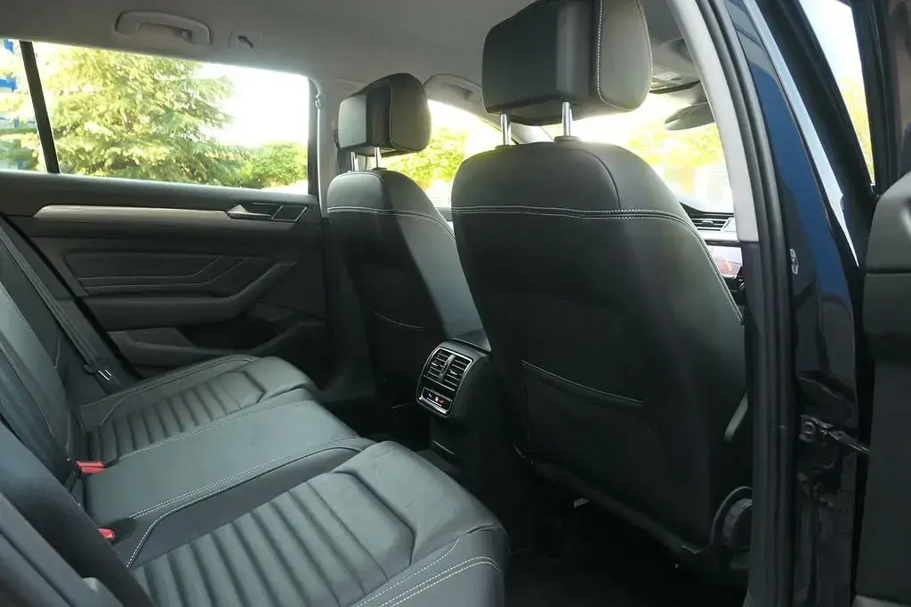 Gebraucht VW Passat Sport 150 PS (110 kW) 2022 Schwarz Kombi