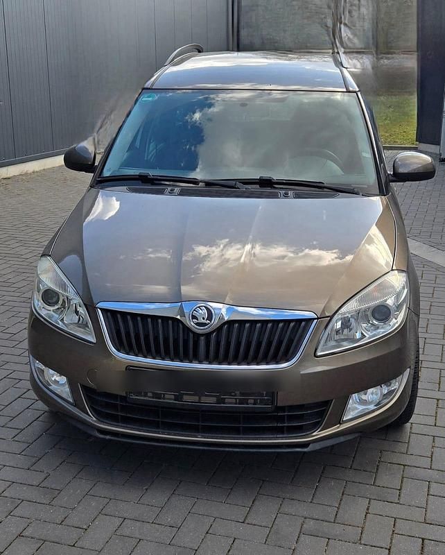 Gebraucht Skoda Roomster 85 PS (62 kW) 2012 Gold Van / Kleinbus