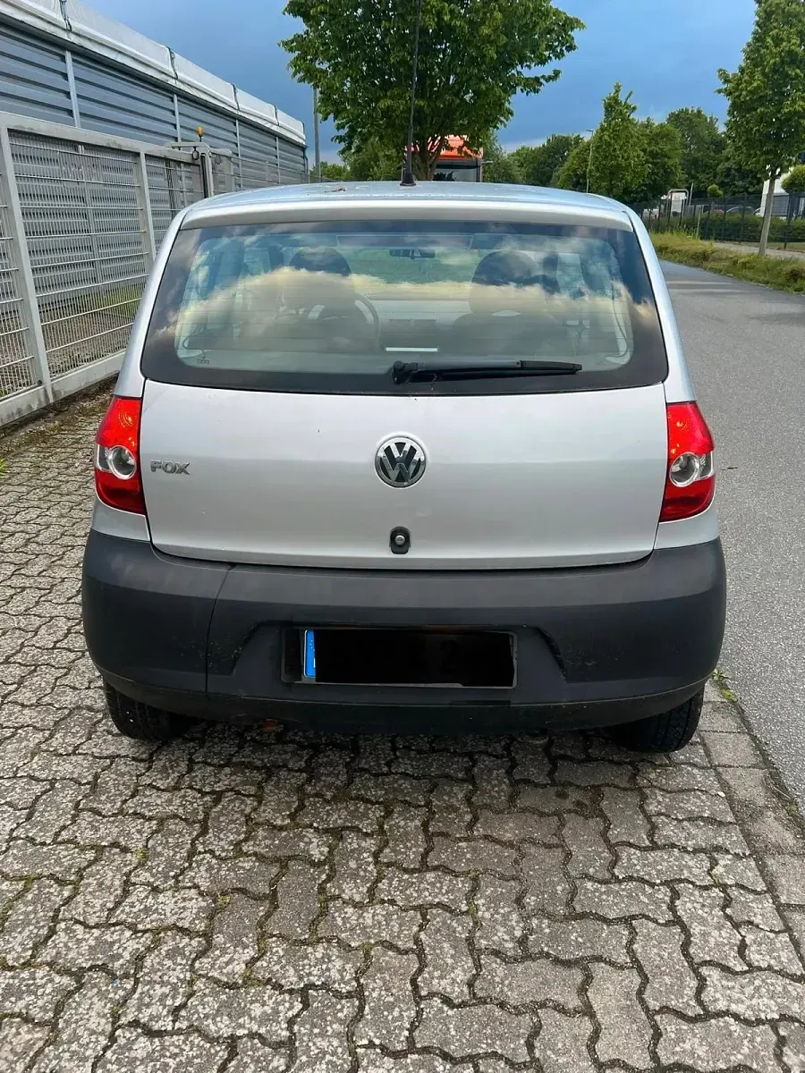Używany VW Fox 54 KM (39 kW) 2008 Szary Hatchback