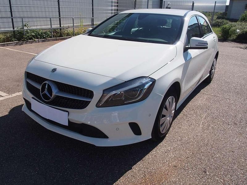 Weiß Gebraucht 2018 Mercedes A160 Limousine | 13.400 € (Superpreis) - Bild 1/4