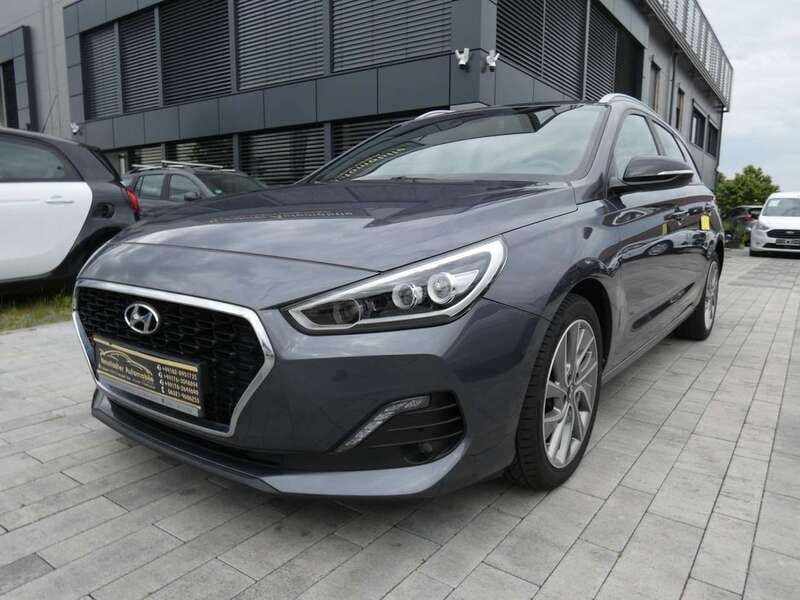 Gebraucht Hyundai i30 Passion Plus 140 PS (102 kW) 2018 Micron grey / met Kombi
