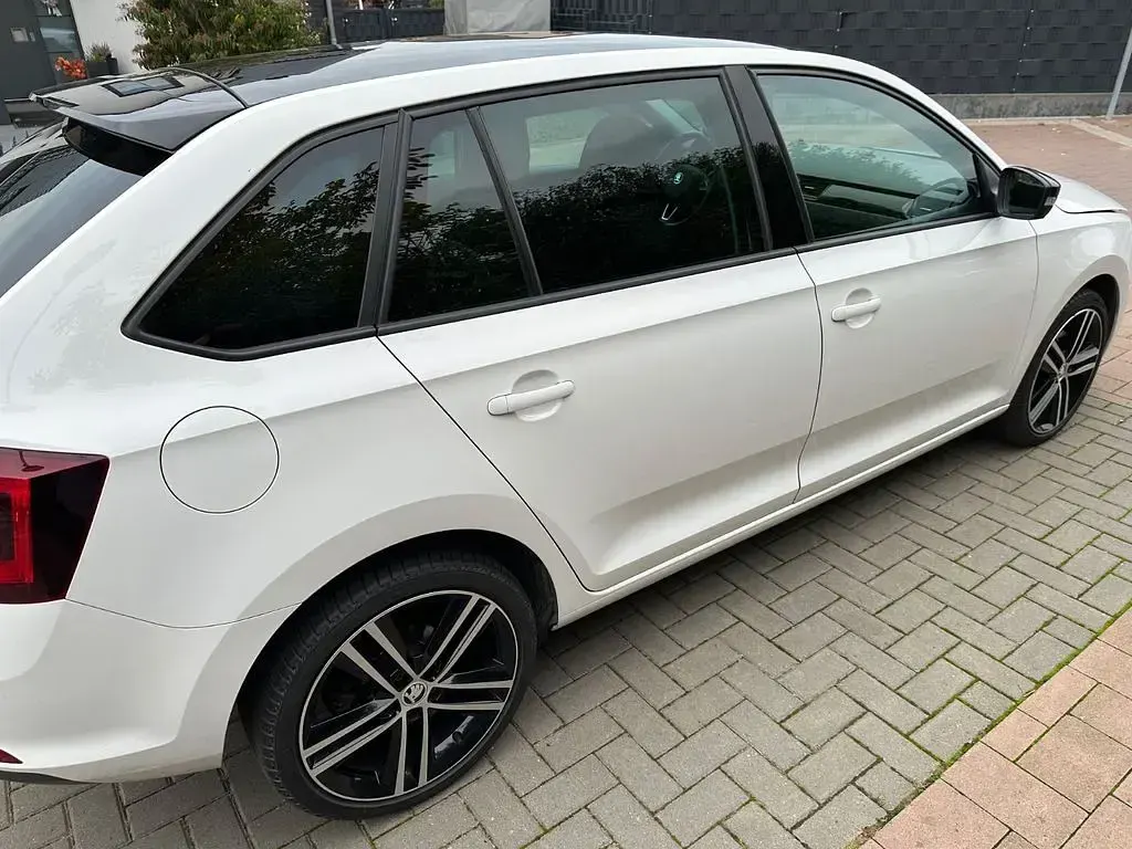Gebraucht Skoda Rapid Ambition 110 PS (80 kW) 2015 Weiß Kleinwagen