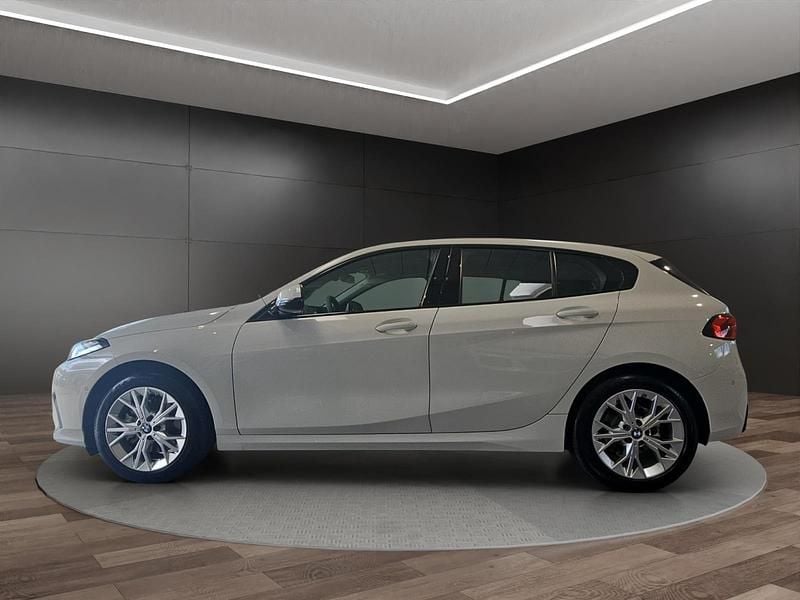 Weiss Gebraucht 2025 BMW 120 Efficient Dynamics Kleinwagen | 32.777 € (Superpreis) - Bild 1/4