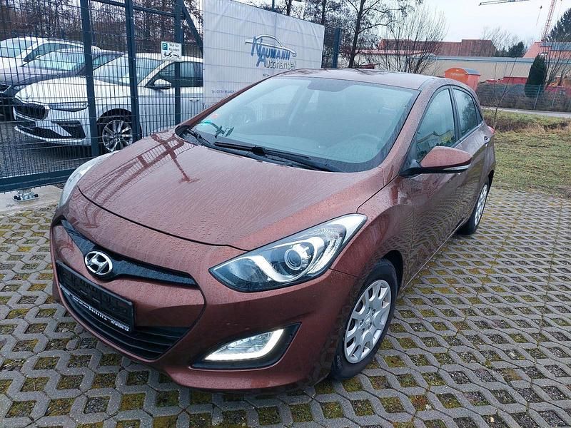 Gebraucht Hyundai i30 Classic 99 PS (72 kW) 2013 Orange Limousine
