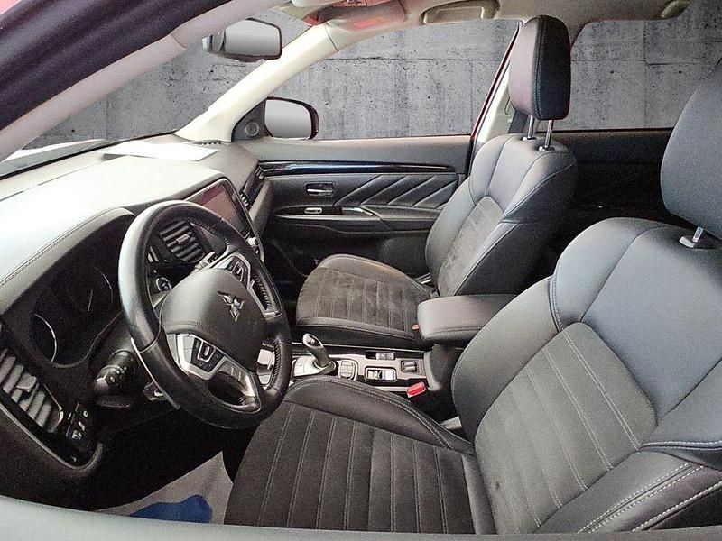 Gebraucht Mitsubishi Outlander P-HEV Basis 135 PS (99 kW) 2020 Rot SUV