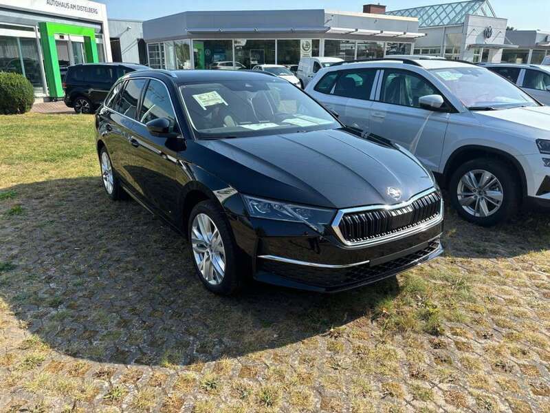 Schwarz (schwarzmagic perleffekt) Gebraucht 2024 Skoda Octavia Selection Kombi | 38.990 € (Teuer) - Bild 1/4