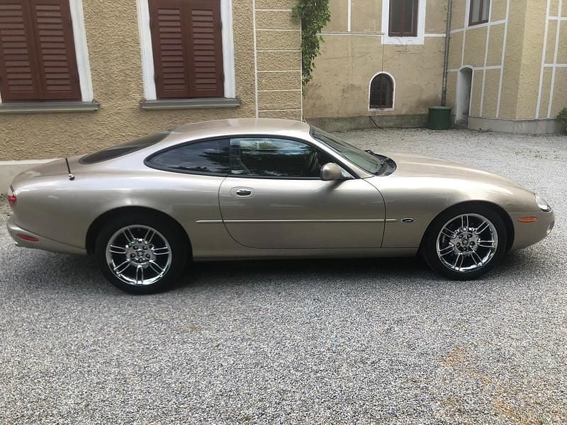Gebraucht Jaguar XK8 300 PS (220 kW) 2001 Gold Coupé