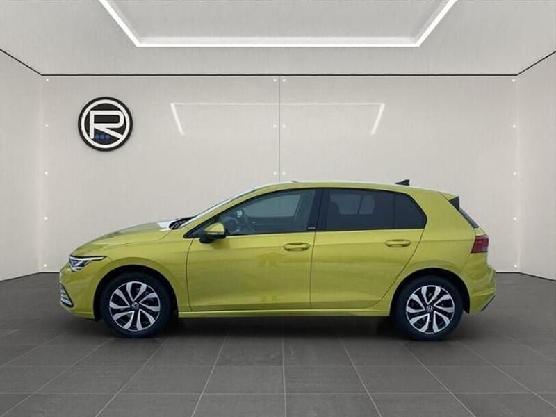 Gebraucht VW Golf VIII Active 150 PS (110 kW) 2023 Gelb Limousine
