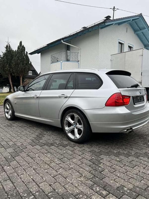 Gebraucht BMW 320 184 PS (135 kW) 2011 Kombi