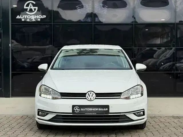 Second-hand VW Golf VII Comfortline 125 CP (91 kW) 2017 Alb Berlinǎ
