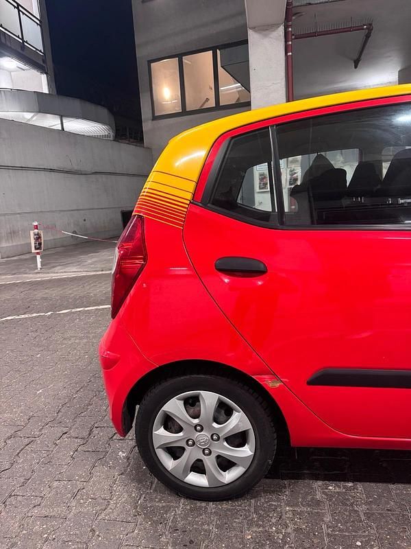 Gebraucht Hyundai i10 86 PS (63 kW) 2013 Rot Kleinwagen