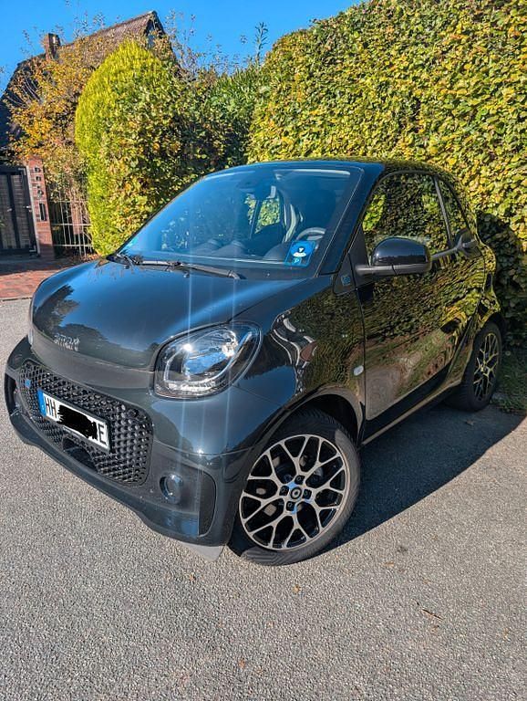 Schwarz Gebraucht 2024 Smart ForTwo Electric Drive Premium Coupé | 13.700 € (Superpreis) - Bild 1/4