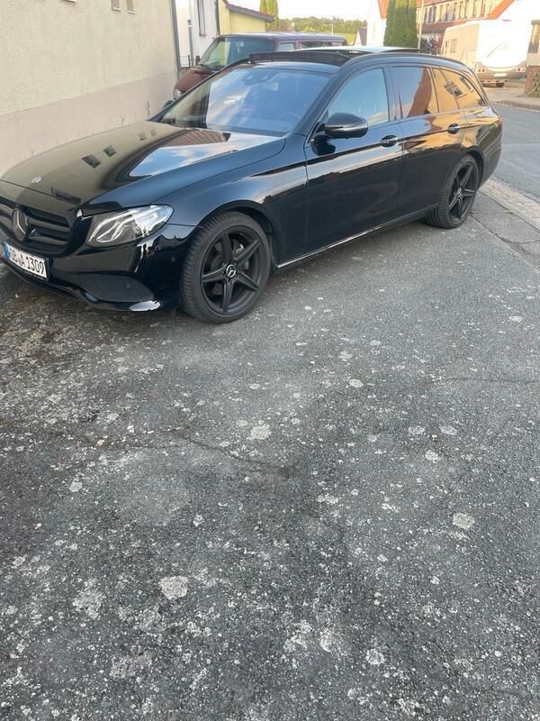 Schwarz Gebraucht 2017 Mercedes E220 Kombi | 18.000 € (Guter Preis) - Bild 1/4