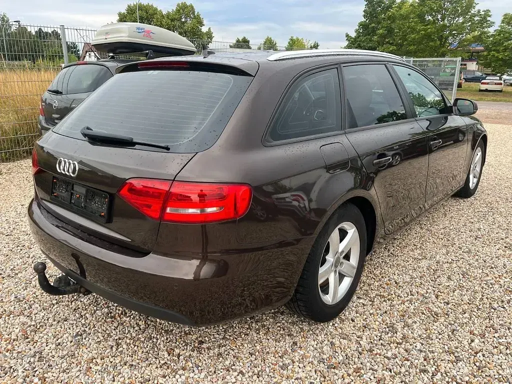 Gebraucht Audi A4 Attraction 143 PS (105 kW) 2011 Braun Kombi