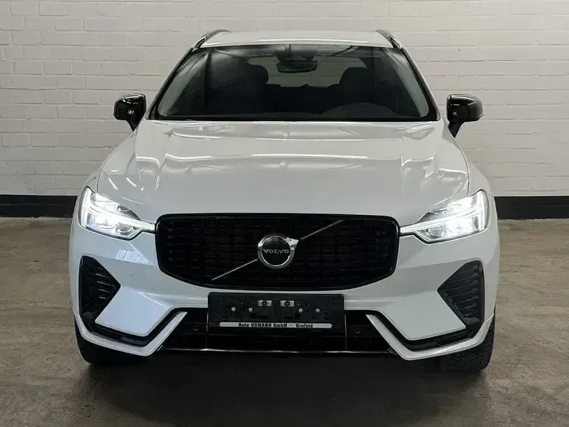 Gebraucht Volvo XC60 Plus 197 PS (144 kW) 2024 Crystal white / metallic SUV