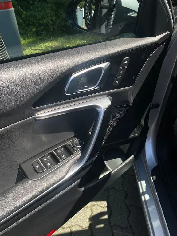 Gebraucht Kia Ceed Spirit 140 PS (102 kW) 2018 Silber Kleinwagen