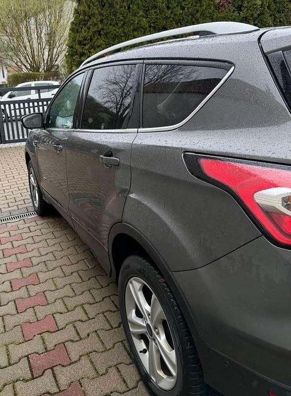 Gebraucht Ford Kuga Titanium 179 PS (131 kW) 2017 Grau SUV