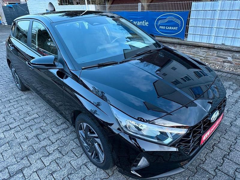 Gebraucht Hyundai i20 Select 101 PS (74 kW) 2021 Schwarz Kleinwagen