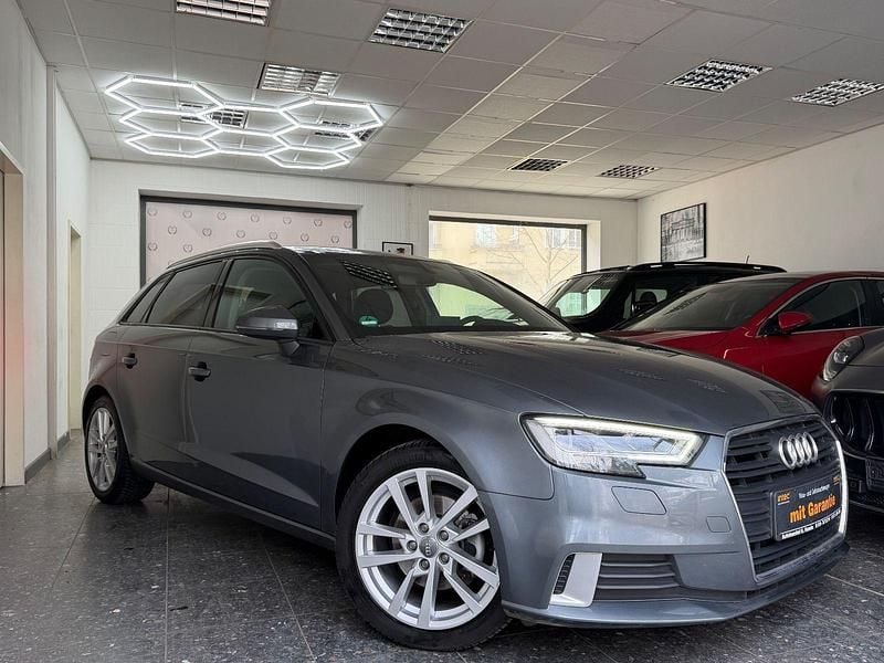 Gebraucht Audi A3 Ambiente 150 PS (110 kW) 2018 Grau Limousine