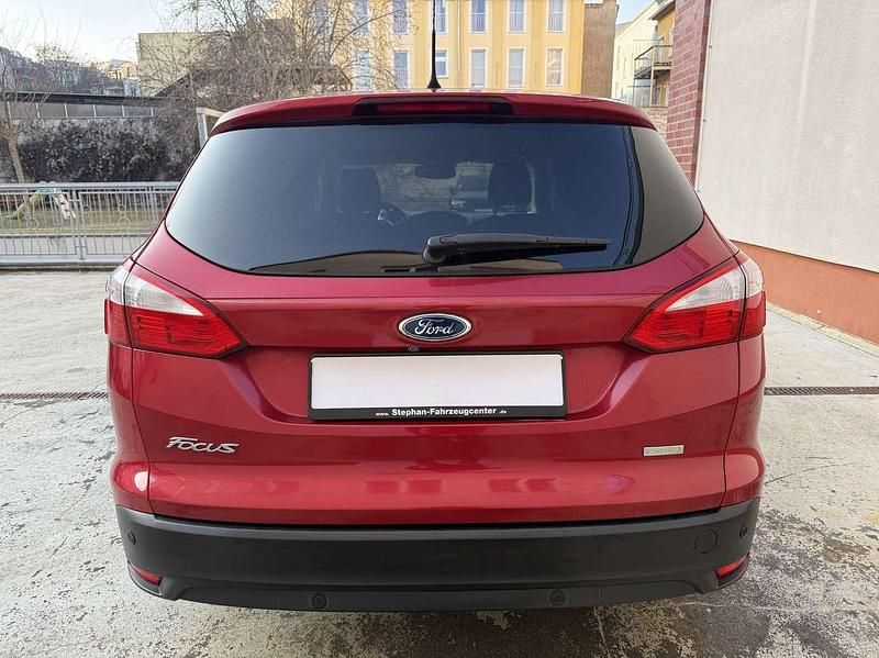 Gebraucht Ford Focus Titanium 125 PS (91 kW) 2014 Candyrot metallic Kombi
