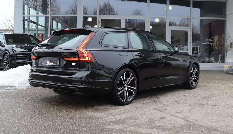 Gebraucht Volvo V90 R-Design 392 PS (288 kW) 2021 Onyx black / metallic Kombi