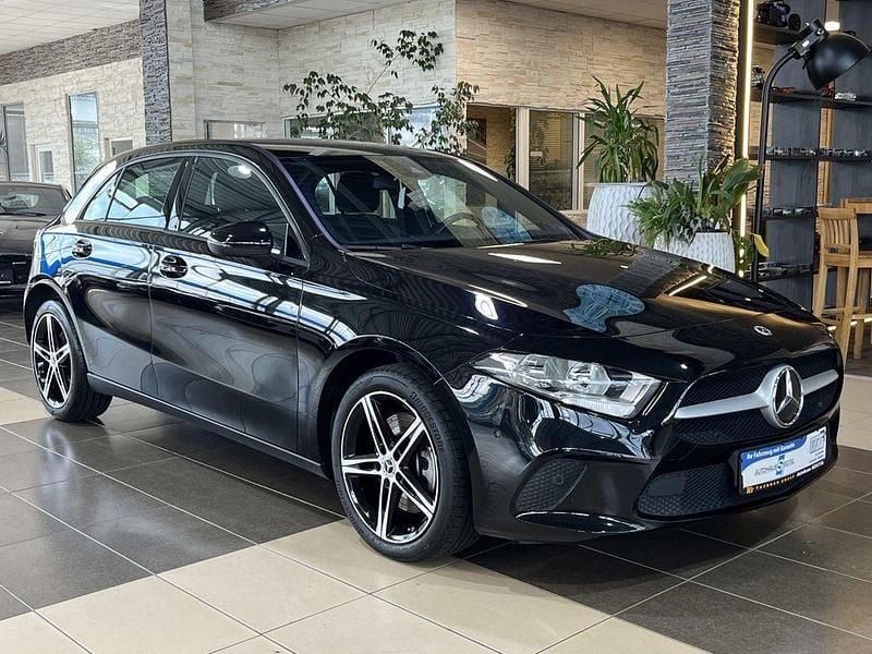 Schwarz Gebraucht 2023 Mercedes A250 Business Limousine | 21.900 € (Guter Preis) - Bild 1/4