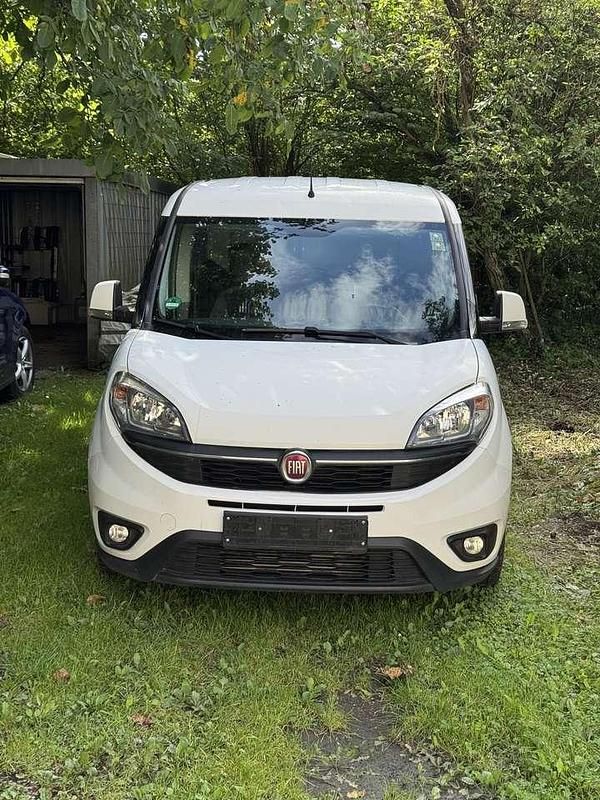 Weiß Gebraucht 2017 Fiat Doblò Van / Kleinbus | 8.200 € (Guter Preis) - Bild 1/4