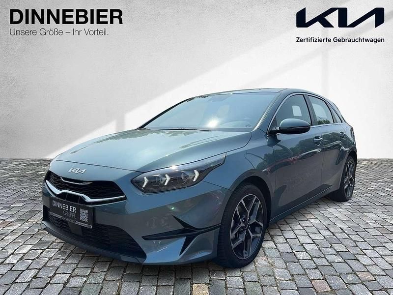 Yucca stahlgrau metallic Gebraucht 2024 Kia Ceed Spirit Limousine | 26.589 € (Fairer Preis) - Bild 1/4