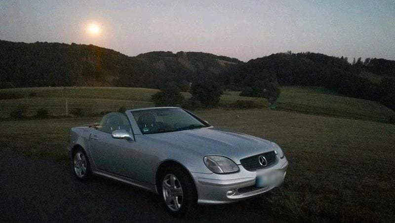 Gebraucht Mercedes SLK230 197 PS (144 kW) 2002 Silber Cabrio