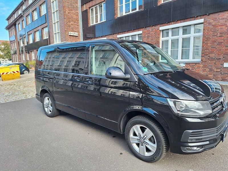 Schwarz Gebraucht 2016 VW Caravelle Van / Kleinbus | 23.800 € (Guter Preis) - Bild 1/4