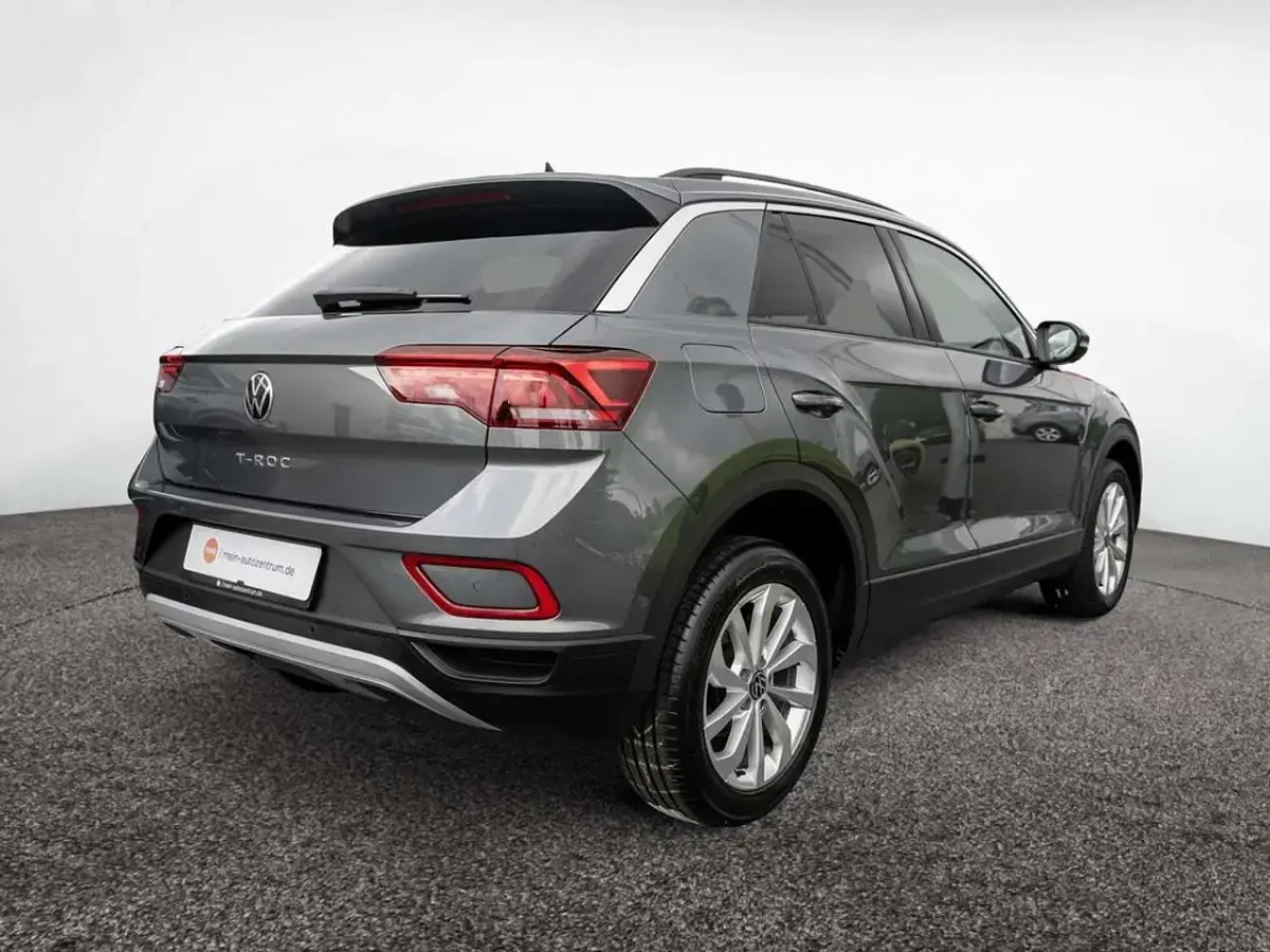 Gebraucht VW T-Roc Life 110 PS (80 kW) 2023 Grau SUV