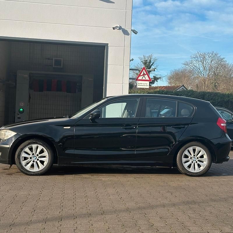 Gebraucht BMW 116 122 PS (89 kW) 2010 Schwarz Kleinwagen
