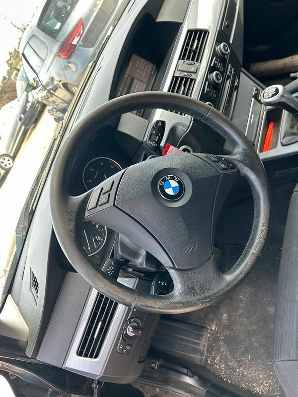 Gebraucht BMW 525 197 PS (144 kW) 2008 Schwarz Kombi